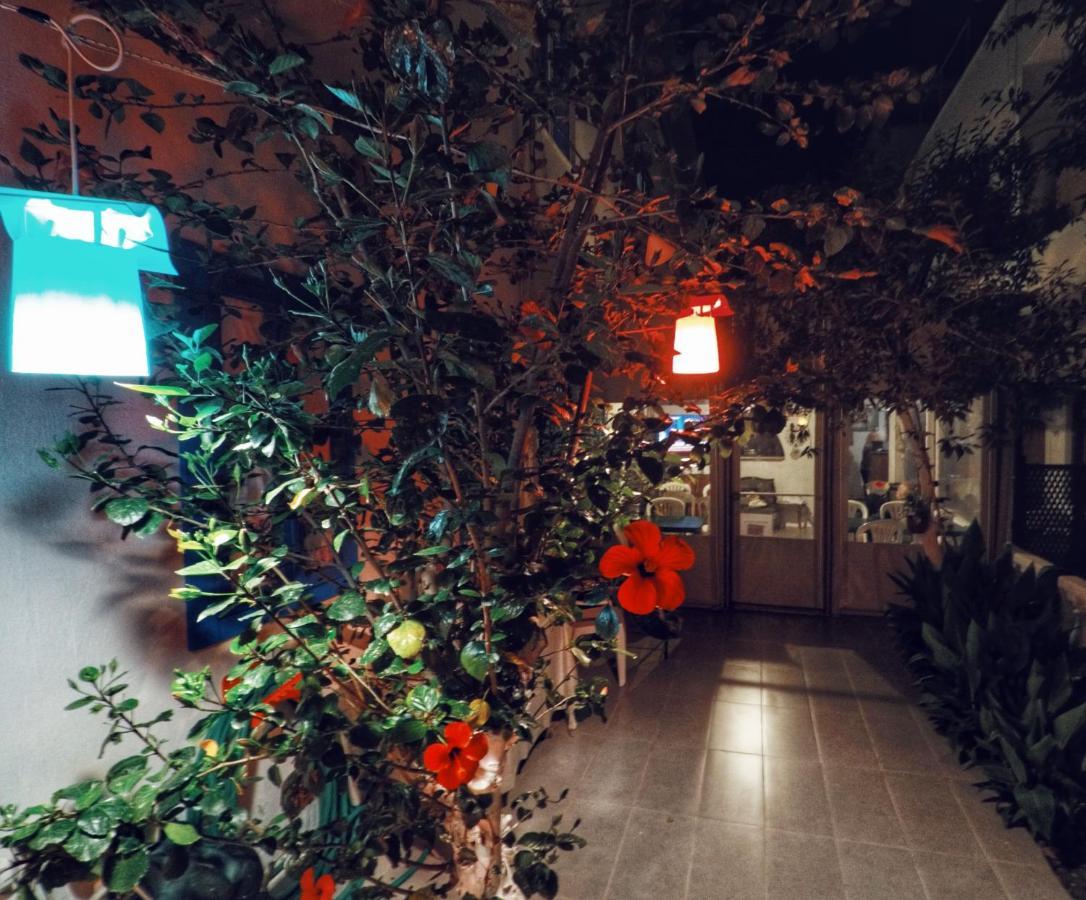 Miss Hotel Karya Oren  ภายนอก รูปภาพ